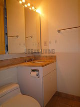 Apartment Theatre District - Bathroom
