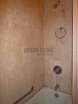 Apartment Theatre District - Bathroom