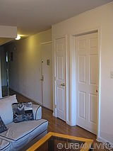 House Crown Heights - Living room