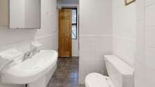 Apartment Fashion District - Bathroom