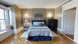 House Crown Heights - Bedroom