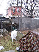 Triplex East New York - Yard
