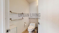 Apartment Theatre District - Bathroom