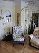 House Flatbush - Living room