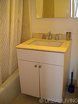 Apartment Theatre District - Bathroom