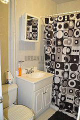 Apartment East Harlem - Bathroom