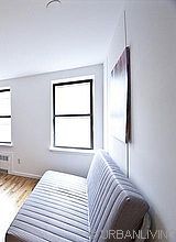 Penthouse Theatre District - Living room